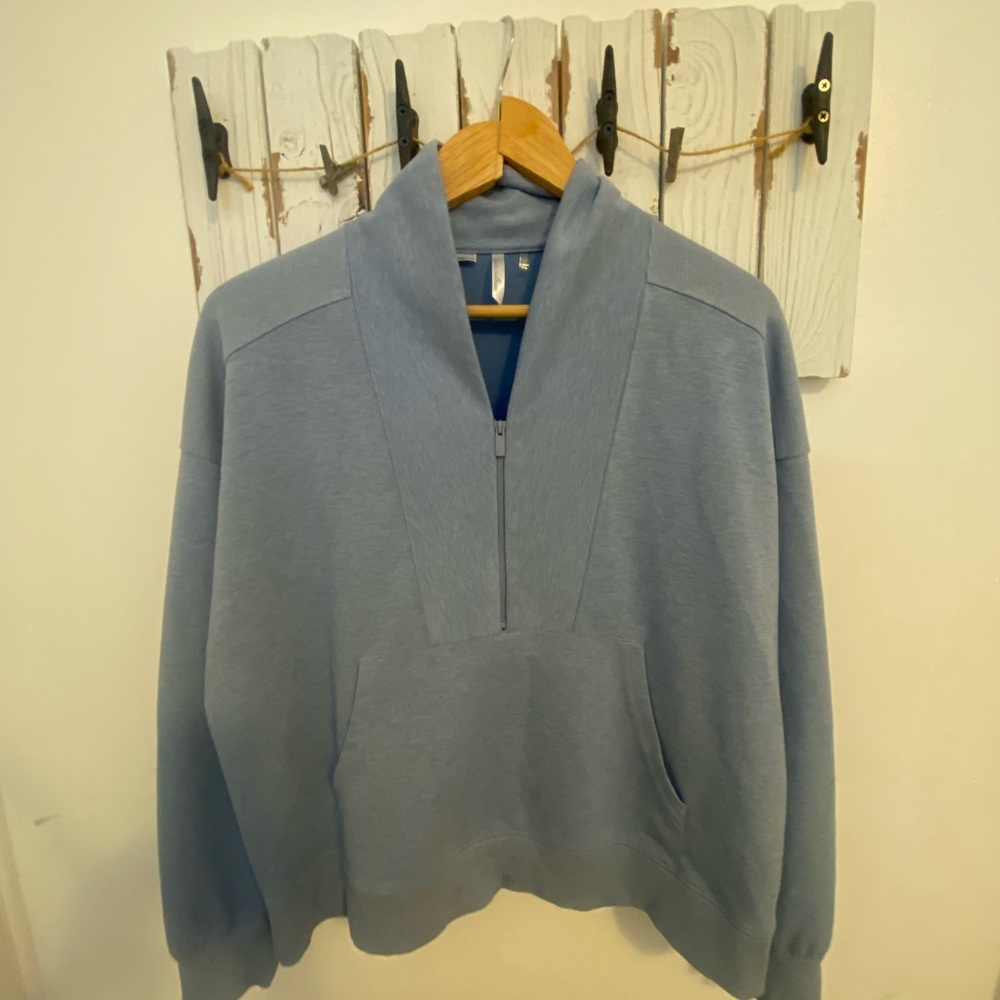 Travis Mathew  half zip sweater size XL